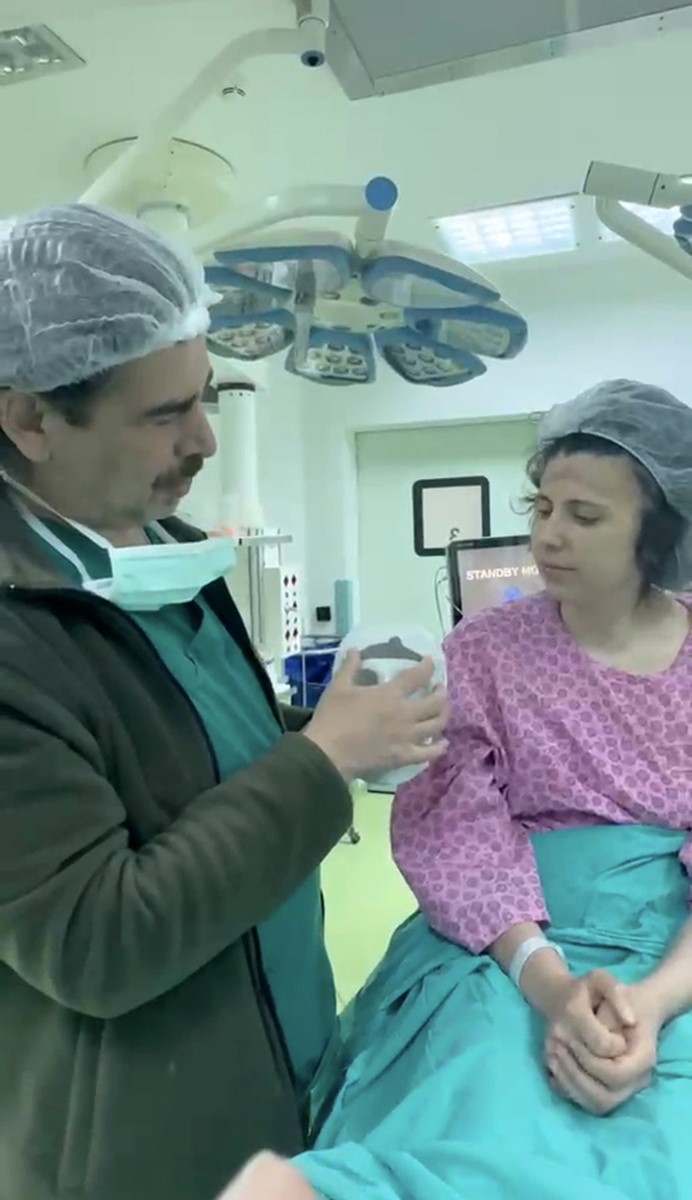 Beyin tümörü ameliyatı sonrası çöken alnı, 3 boyutlu implantla düzeltildi 8 beyin tumoru ameliyati sonrasi coken alni 3 boyutlu implantla duzeltildi 4