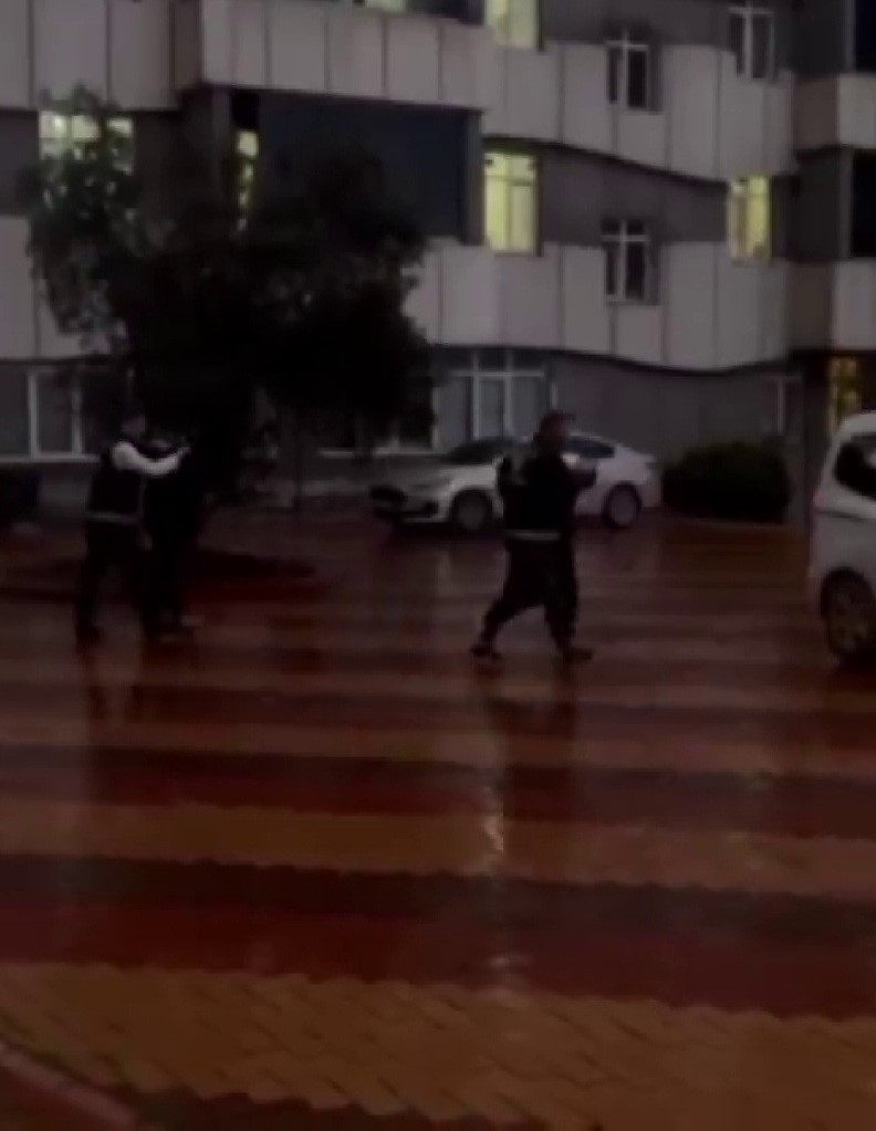 beykozda durak camlarini hedef alan iki supheli yakalandi 2