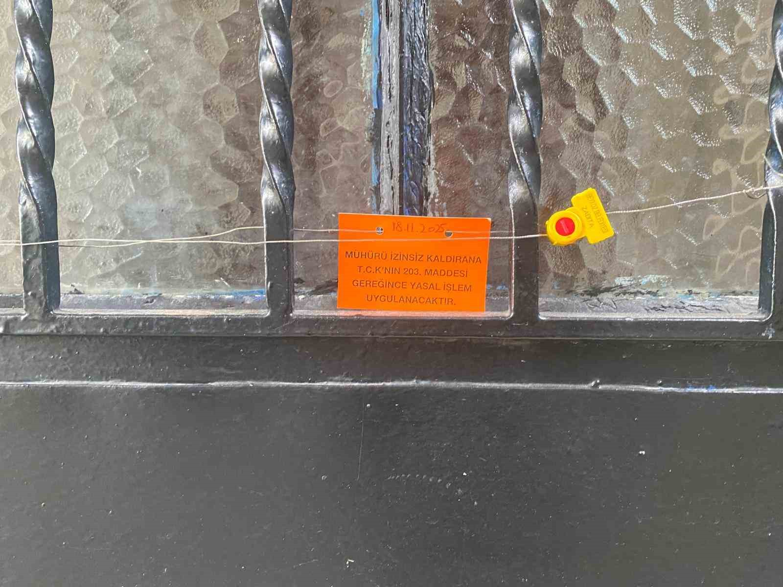 beykozda duvarlari ve zemini catlayan 2 bina muhurlenerek tahliye edildi 0 KejnUhFy