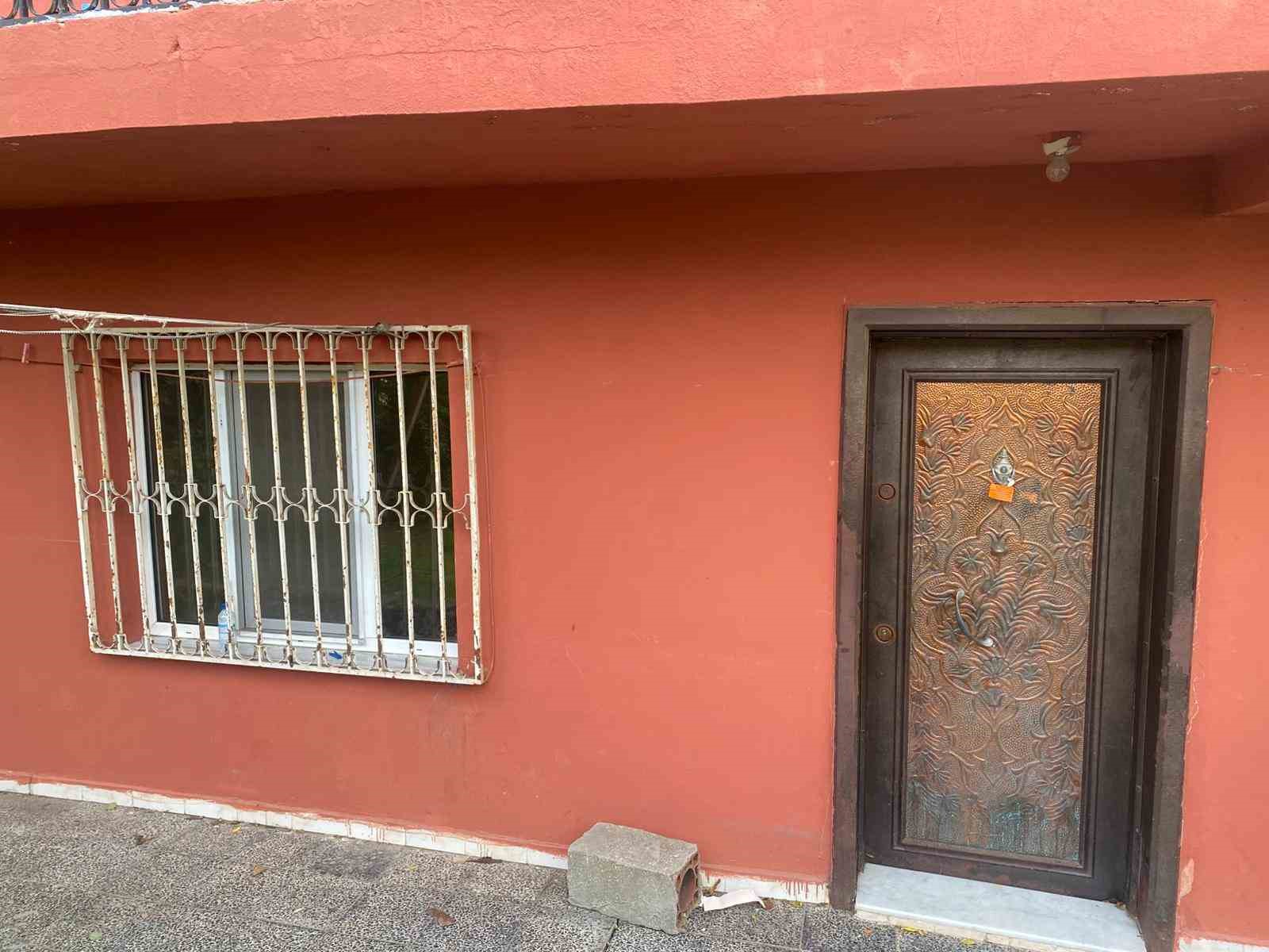 beykozda duvarlari ve zemini catlayan 2 bina muhurlenerek tahliye edildi 4 8szOhFPY