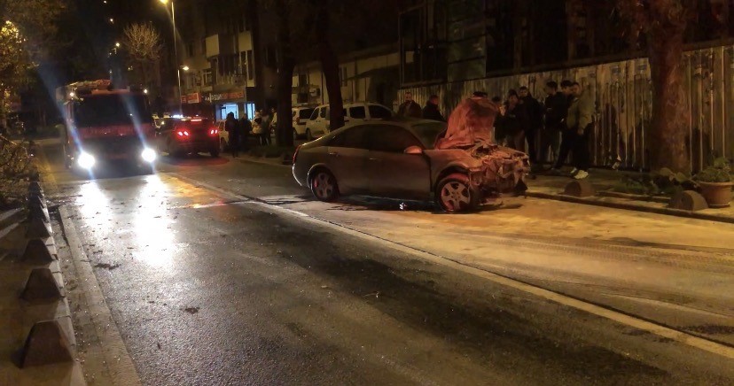 Beykoz’da ehliyetsiz sürücünün kullandığı otomobil ağaca çarpıp yola savruldu: 2 yaralı 6 beykozda ehliyetsiz surucunun kullandigi otomobil agaca carpip yola savruldu 2 yarali 2 4KJt6wJa
