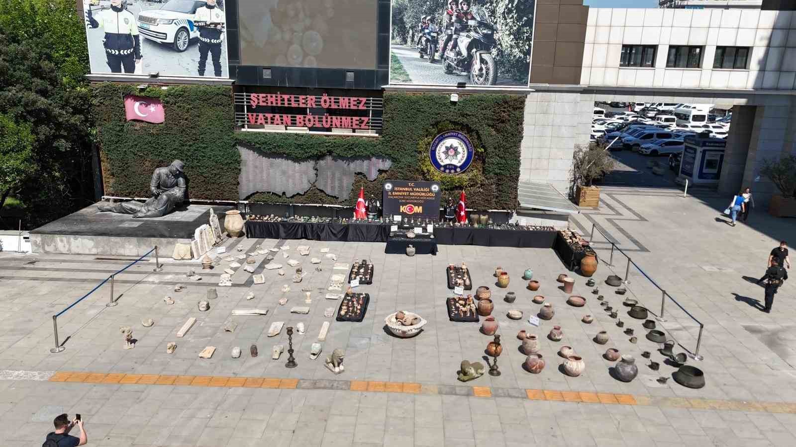 beykozda ele gecirilen 10 bini askin eser ve sikkeler emniyette sergilendi 1 XPjwYbd6