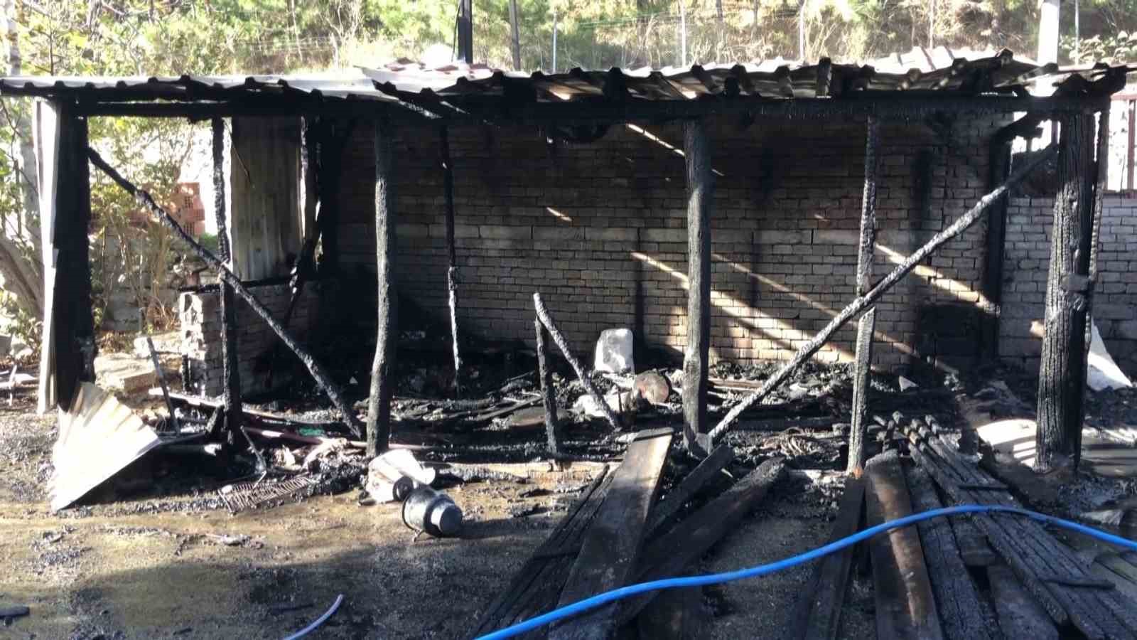 beykozda korkutan yangin garaj ve otomobil yanarak adeta kul oldu 2 kqsV84Hi