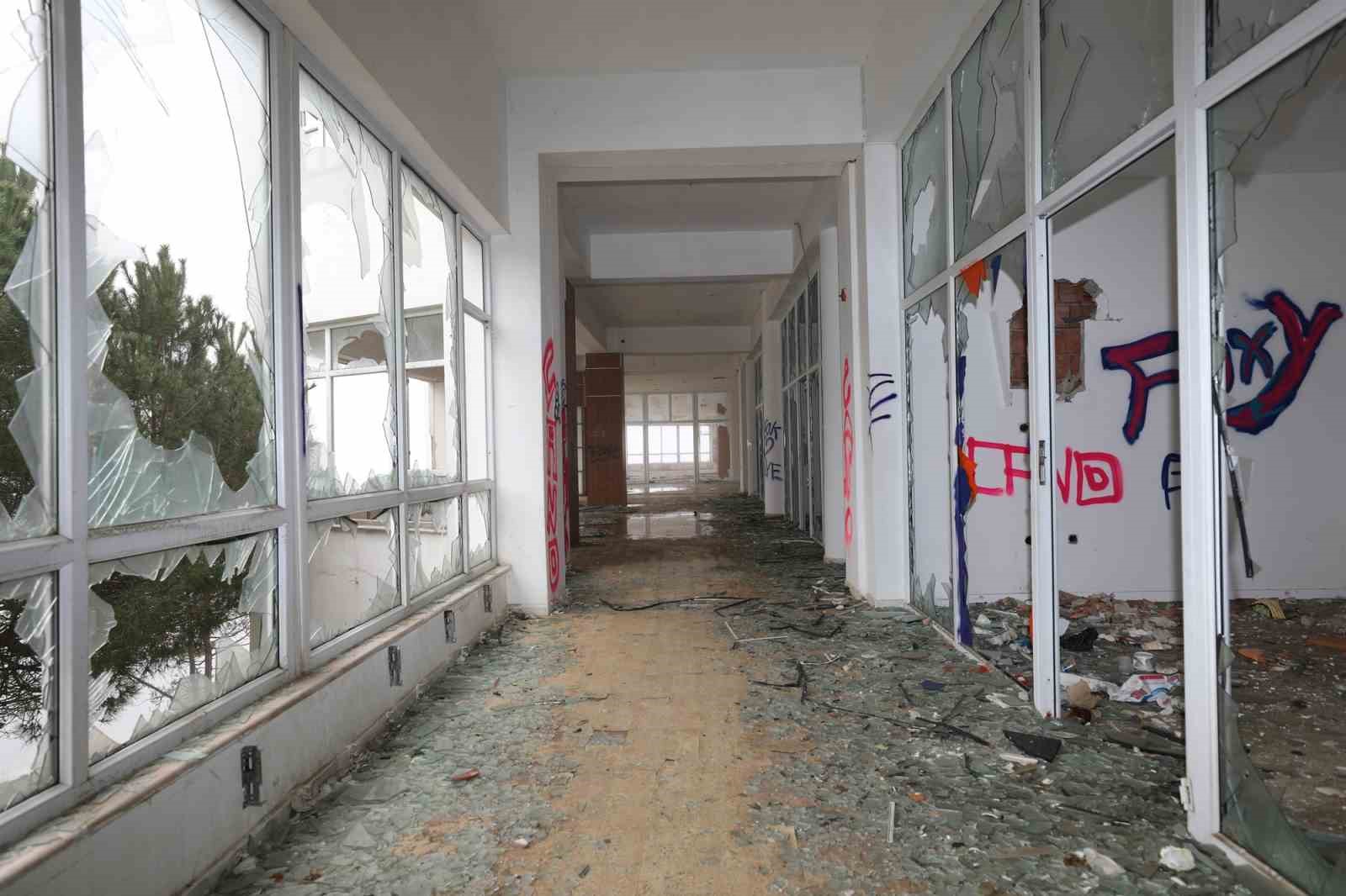 beykozdaki metruk otel yikiliyor yerine genclik kampi yapilmasi planlaniyor 0 XiGsDZC7