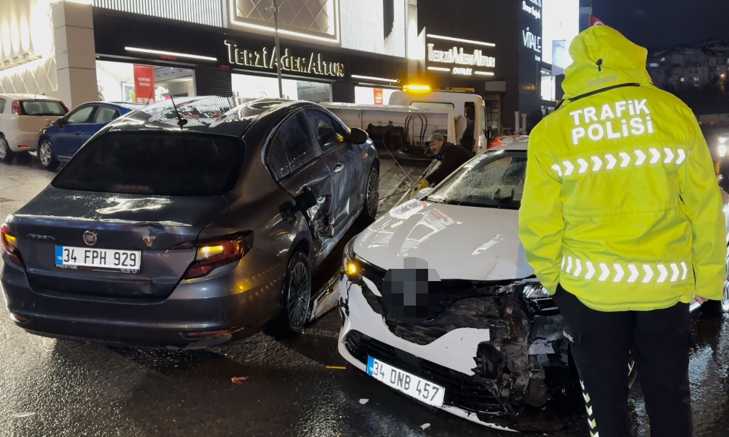 Beylikdüzü E-5’te iki araç çarpıştı: 1 yaralı 5 beylikduzu e 5te iki arac carpisti 1 yarali 1 OicUyLhN