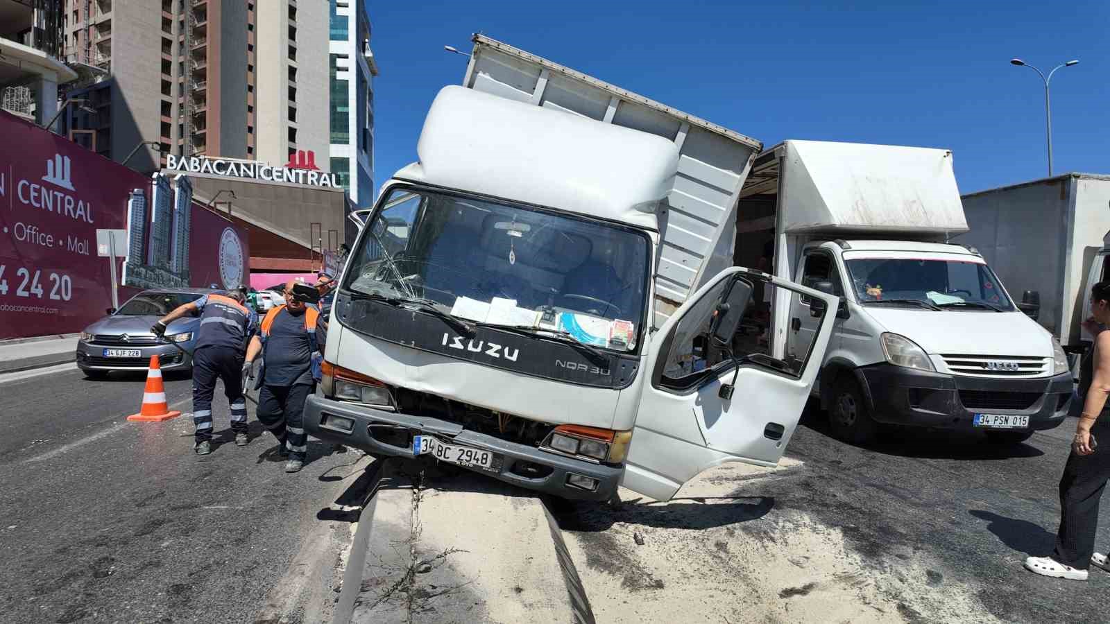 beylikduzu e 5te trafigi kilitleyen kaza 2 wPUJAYXa