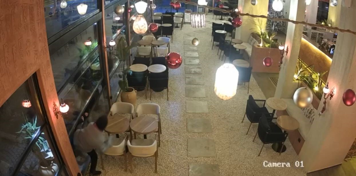 Beylikdüzü’nde 3 işyerinden toplam 51 bin 500 TL çalan hırsızlar kamerada 5 beylikduzunde 3 isyerinden toplam 51 bin 500 tl calan hirsizlar kamerada 1 Z8c77Xjz