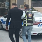 beylikduzunde-arac-surucu-motosikletliye-saldirdigi-anlar-kamerada-xlW6CqRj.jpg