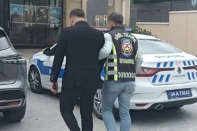 beylikduzunde-arac-surucu-motosikletliye-saldirdigi-anlar-kamerada-xlW6CqRj.jpg