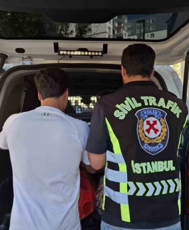 beylikduzunde-araci-durdurup-saldiran-surucuye-180-bin-lira-ceza-ehliyetine-el-konuldu-uHsCLKlA.jpg