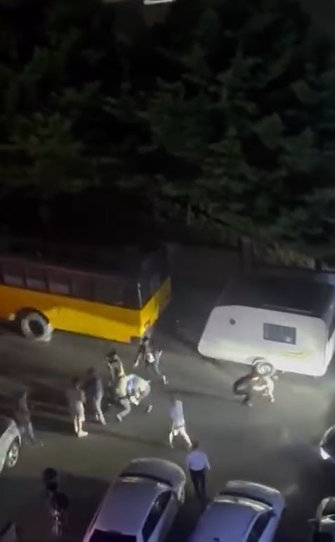 Beylikdüzü’nde çocuğunun gözü önünde tekme tokat dövüldü 4 beylikduzunde cocugunun gozu onunde tekme tokat dovuldu 0 Zi2f6jM6