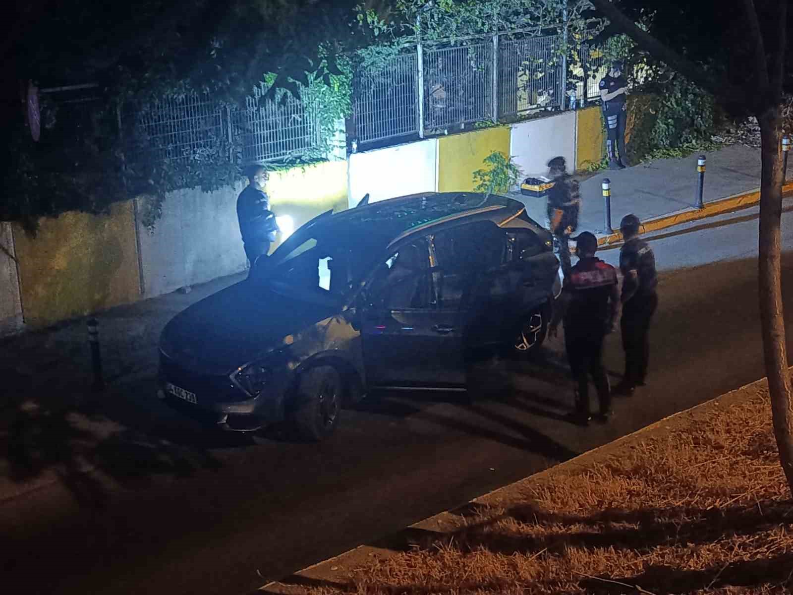 Beylikdüzü’nde ’dur’ ihtarına uymayan 2 kişi yakalandı 4 beylikduzunde dur ihtarina uymayan 2 kisi yakalandi 0