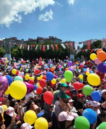 beylikduzunde-kanseri-yenen-9-yasindaki-almira-icin-binlerce-balon-gokyuzune-birakildi-12yOyvJ9.jpg
