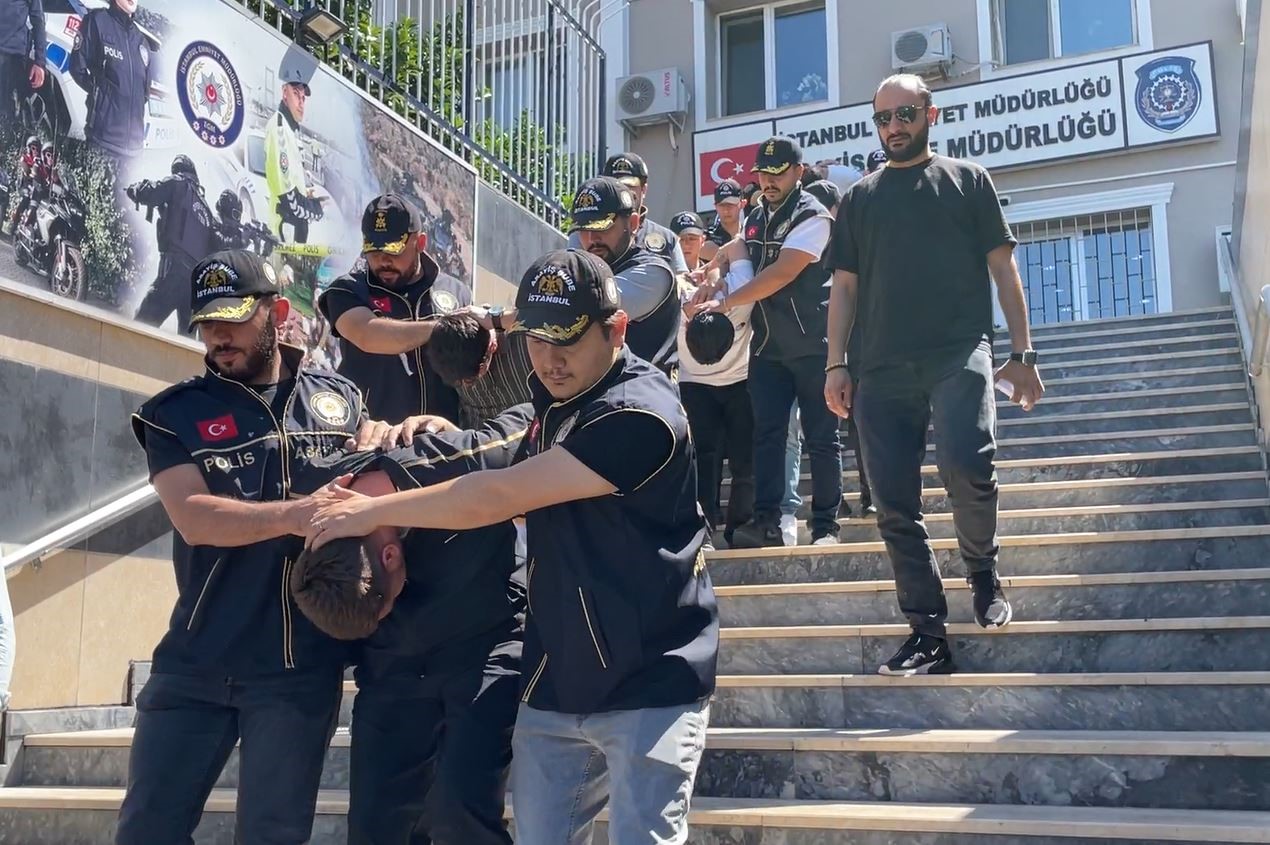 Beylikdüzü’nde silahlı saldırı sonucu kaza yaparak ölen adamın failleri yakalandı 4 beylikduzunde silahli saldiri sonucu kaza yaparak olen adamin failleri yakalandi 0 f9DjMy6F