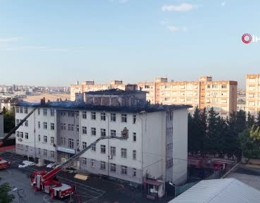 beylikduzunde-yanan-okulun-catisi-havadan-goruntulendi-n2BGTJGi.jpg