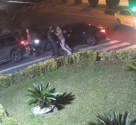 beylikduzunde yol verme tartismasinda silah cekti o anlar kamerada 0 bKtNupNN