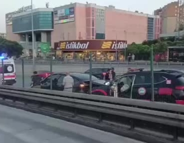 beylikduzunde-zincirleme-kaza-1-yarali-zfWwtJ1V.jpg