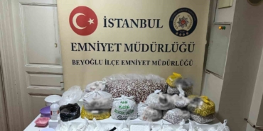 beyoglu-ve-kagithanede-uyusturucu-operasyonu-hap-satan-2-kadin-gozaltinda-bLwcXkZK.jpg