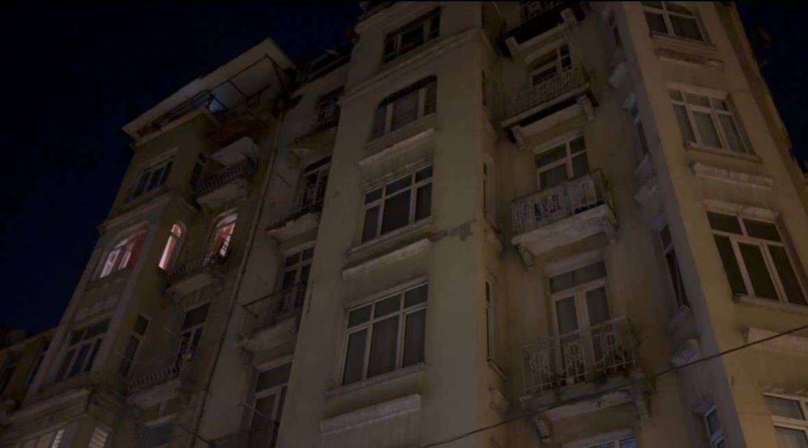 beyoglunda binada kismi cokme meydana geldi bina sakinleri tahliye edildi 1 fWGj4Dww