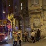 beyoglunda-binada-kismi-cokme-meydana-geldi-bina-sakinleri-tahliye-edildi-8GeIQMPn.jpg