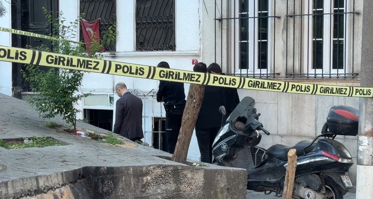 beyoglunda bir kisi apartman dairesinde olu bulundu 0 eJ1rbW4O