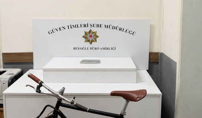 beyoglunda-bisiklet-calan-hirsiz-kamerada-TbBelXC5.jpg