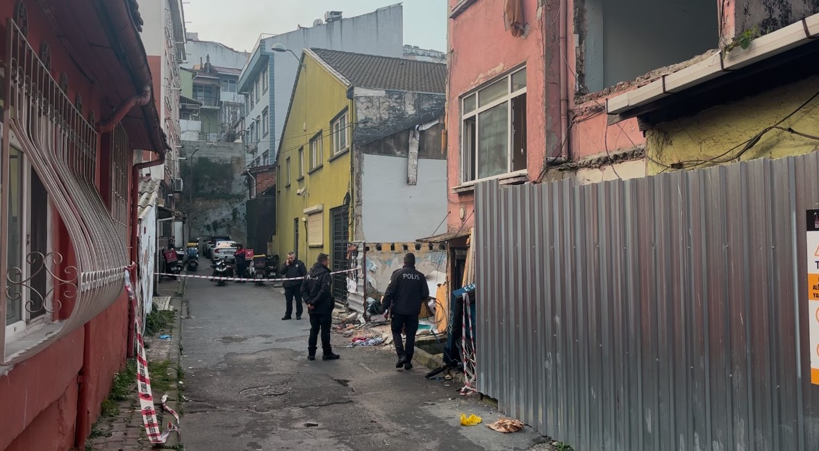 beyoglunda cikan yanginda 1 yasindaki bebek hayatini kaybetti 2 kisi yaralandi 1 WAIgGshz