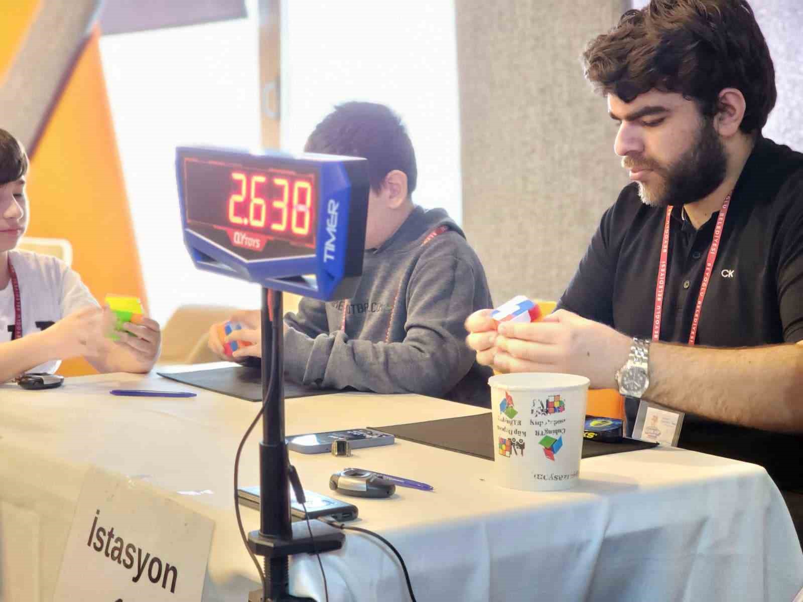 Beyoğlu’nda ilk kez düzenlenen Rubik Küp Turnuvası büyük heyecana sahne oldu 4 beyoglunda ilk kez duzenlenen rubik kup turnuvasi buyuk heyecana sahne oldu 0 U899ncuI