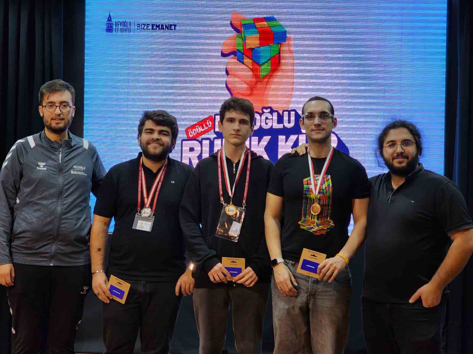 Beyoğlu’nda ilk kez düzenlenen Rubik Küp Turnuvası büyük heyecana sahne oldu 11 beyoglunda ilk kez duzenlenen rubik kup turnuvasi buyuk heyecana sahne oldu 7 QO3yrFsH