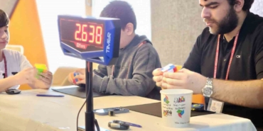 beyoglunda-ilk-kez-duzenlenen-rubik-kup-turnuvasi-buyuk-heyecana-sahne-oldu-7aaFA4jF.jpg