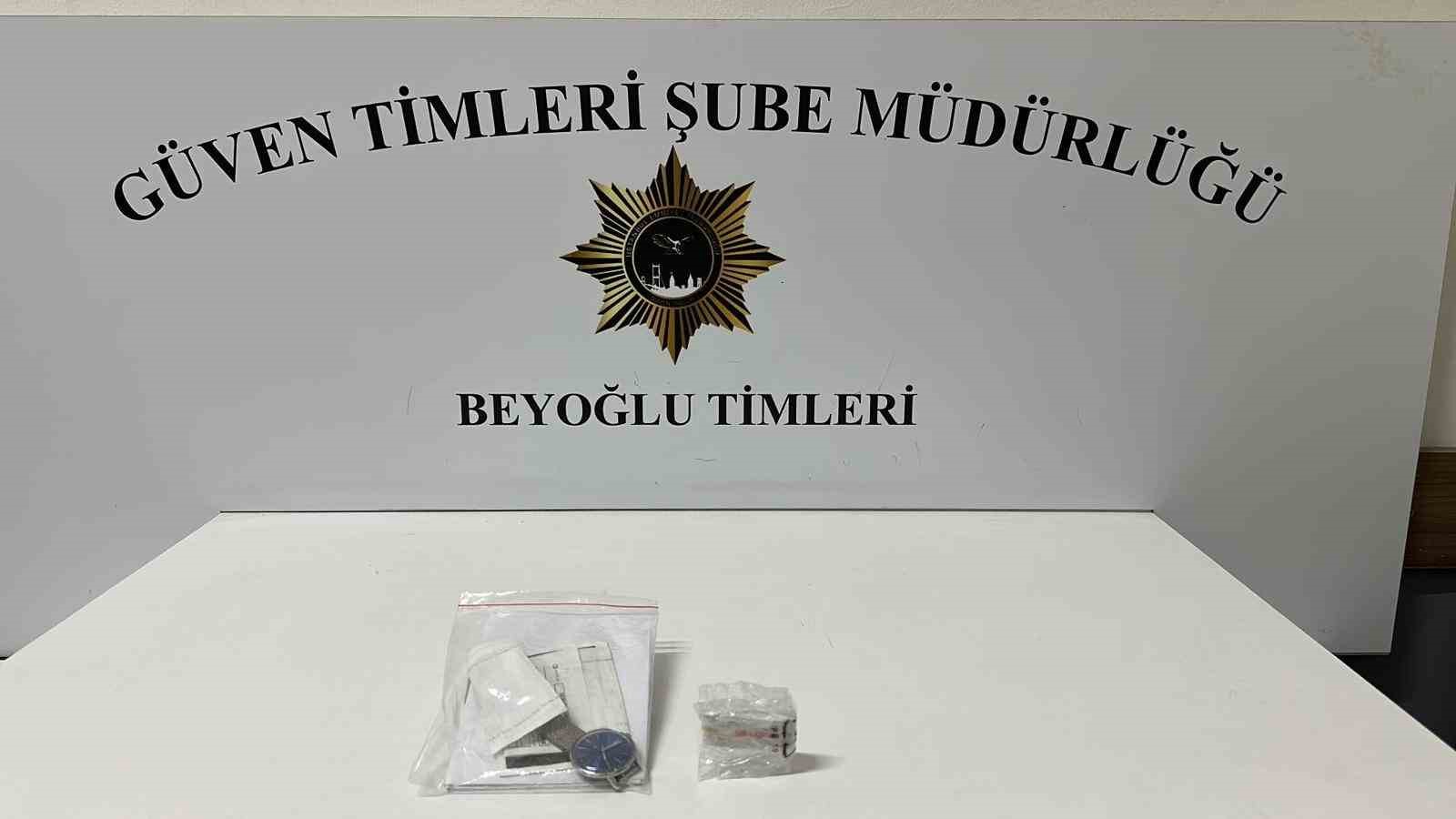 Beyoğlu’nda kargo paketlerini böyle çaldı 4 beyoglunda kargo paketlerini boyle caldi 0 2PJAEMpw