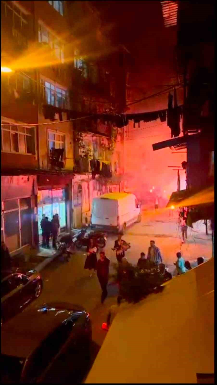 Beyoğlu’nda kız istemede patlatılan havai fişekler evi yaktı: 8 kişi dumandan etkilendi 8 beyoglunda kiz istemede patlatilan havai fisekler evi yakti 8 kisi dumandan etkilendi 4 Sew4hC7r