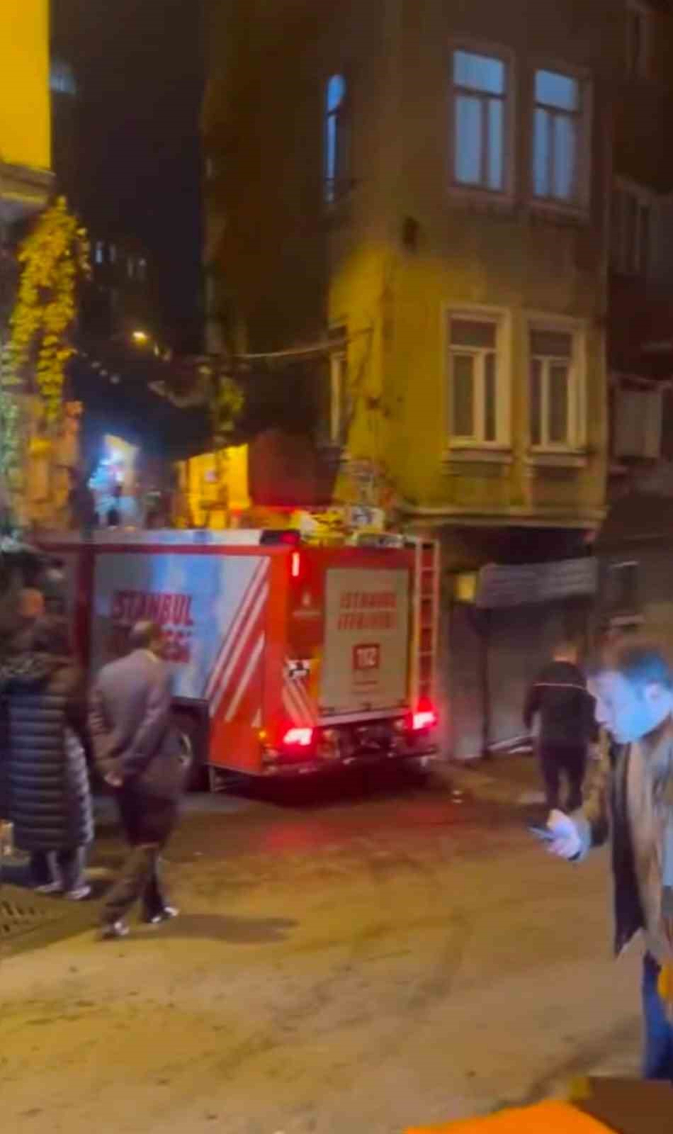 Beyoğlu’nda korkutan yangın 6 beyoglunda korkutan yangin 2 5DnDCNWW