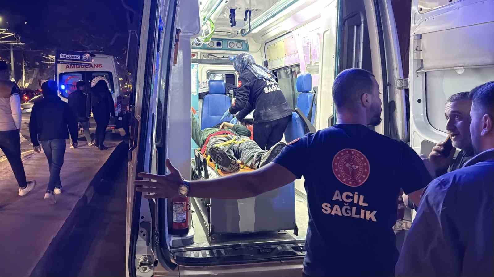beyoglunda metro insaatinda iskele coktu yarali 2 isci itfaiye ekipleri tarafindan kurtarildi 2 I2SAHBwD
