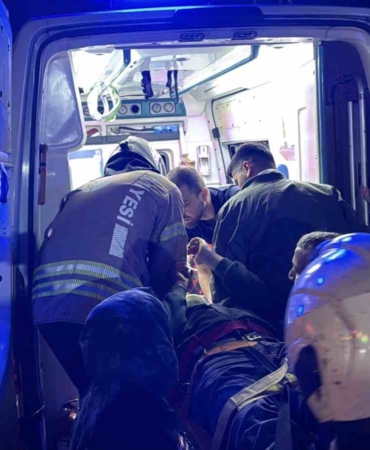 beyoglunda-metro-insaatinda-iskele-coktu-yarali-2-isci-itfaiye-ekipleri-tarafindan-kurtarildi-2vTfXvtO.jpg