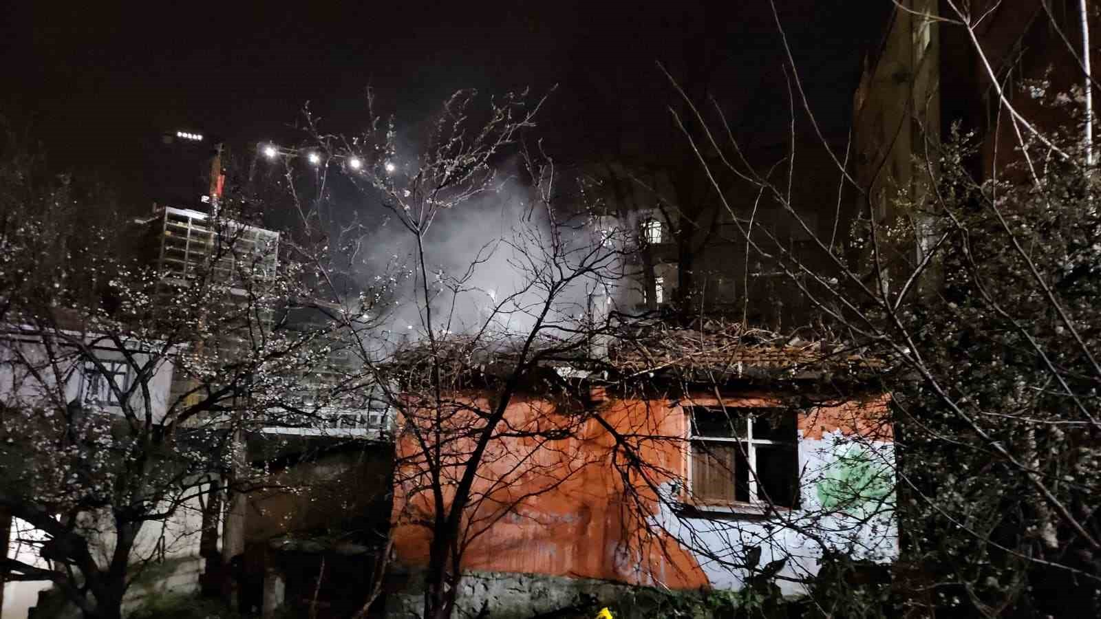 beyoglunda metruk binada korkutan yangin 2 ivCSrvAm