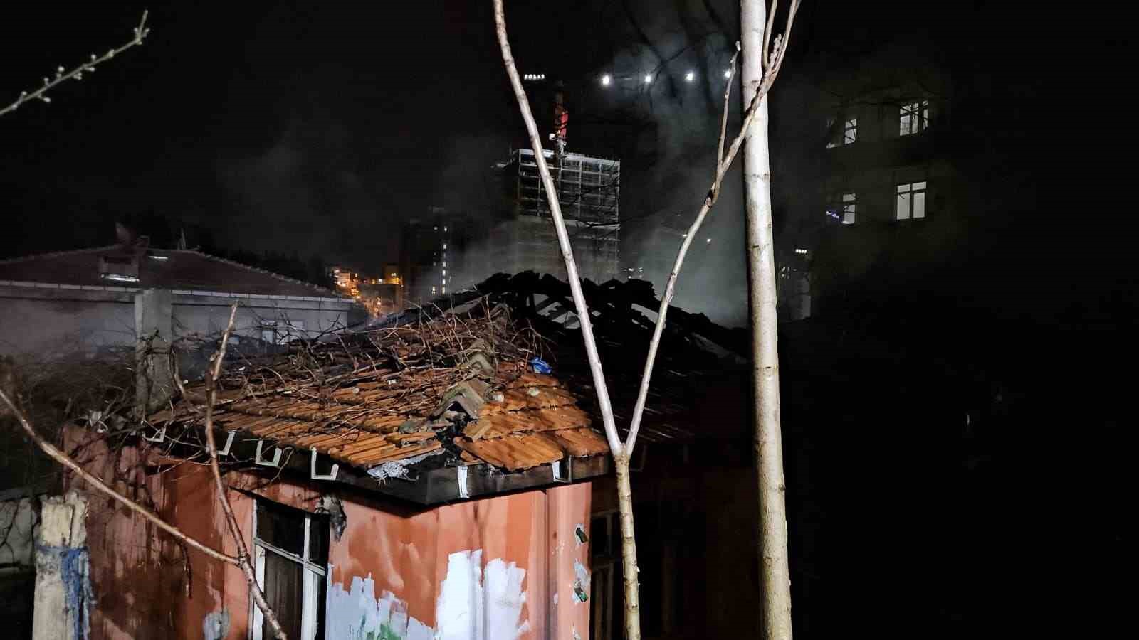 beyoglunda metruk binada korkutan yangin 3 AyguOjRI