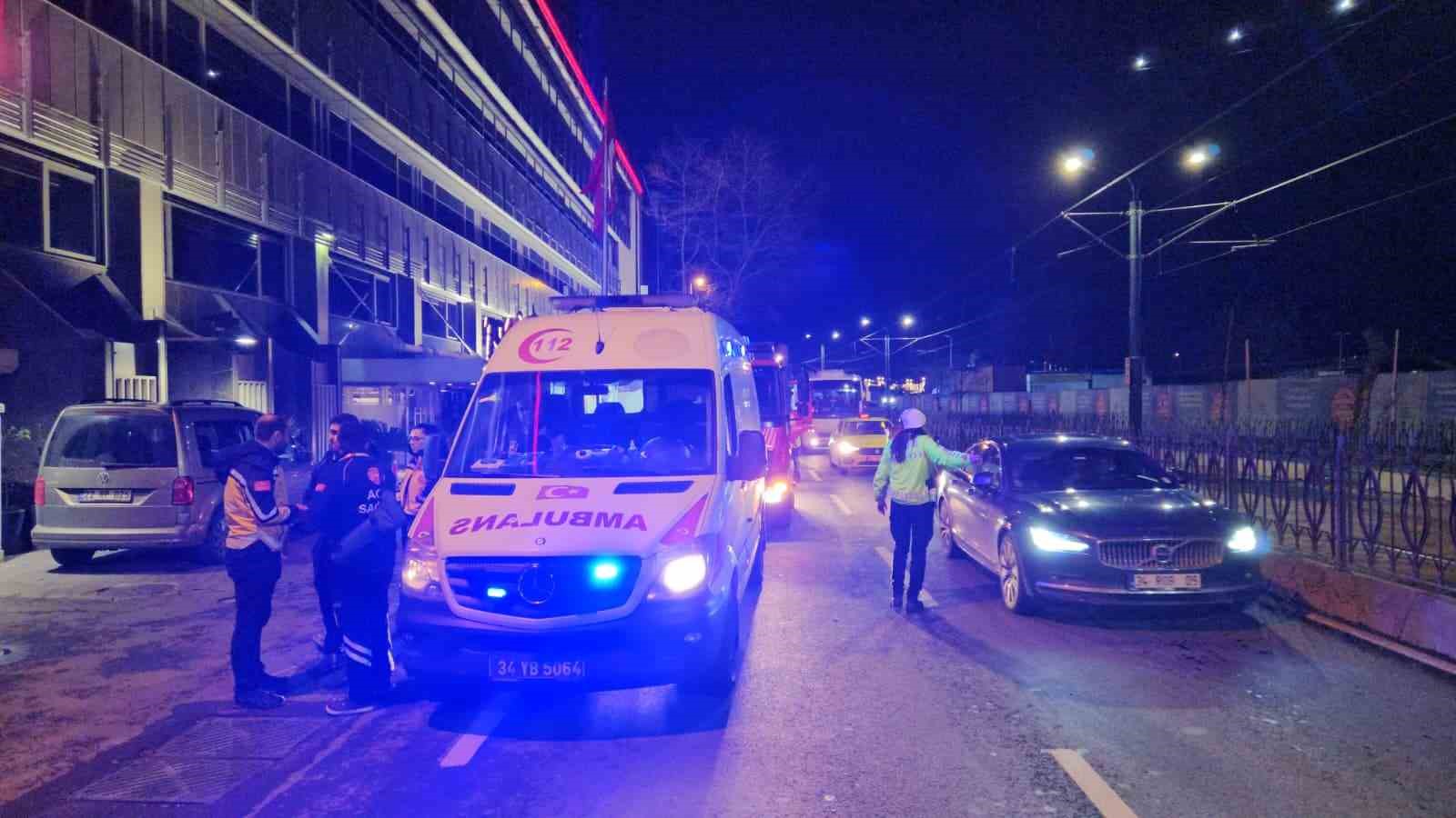 beyoglunda otelde cikan yanginda mahsur kalan 3 kisi ve bir kopek kurtarildi 4 XFKnHXRV