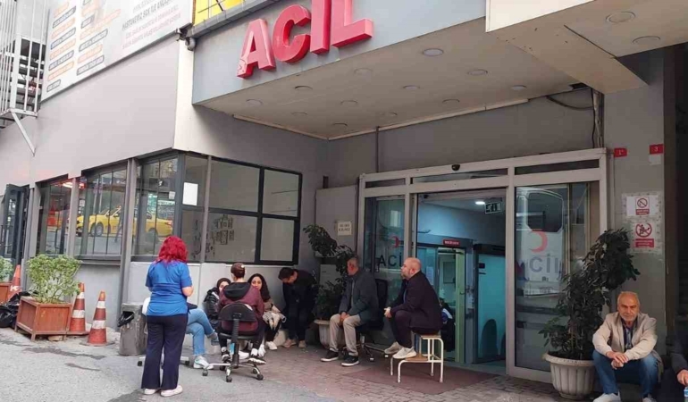 beyoglunda-ozel-hastane-deprem-tadilati-gerekcesiyle-kapatildi-isten-cikarilan-calisanlar-tepki-gosterdi-R88uCF1B.jpg
