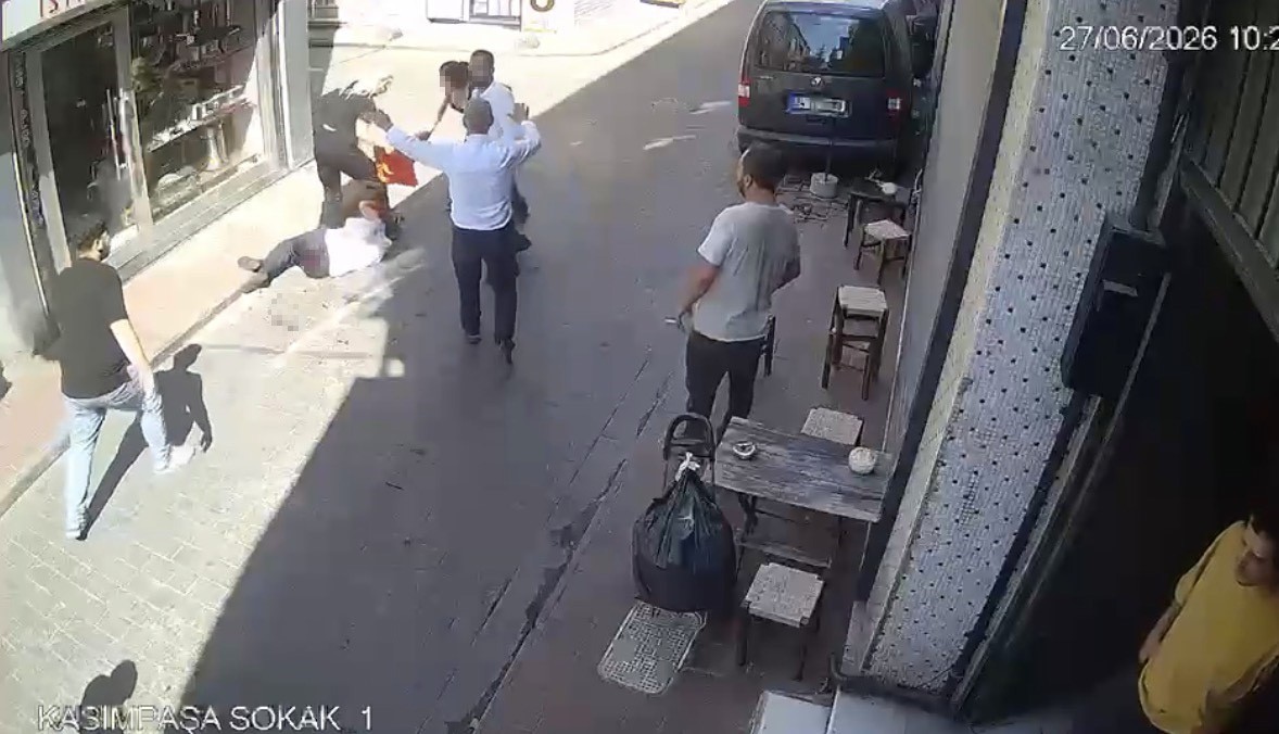 beyoglunda sarkintilik iddiasi kanli bitti tekme tokat ve dubayla dovulen sahis bicaklandi 2 EqwFnIBe