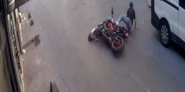 beyoglunda-scooter-kullanan-4-yasindaki-cocuga-motosiklet-carpti-4aqpeCr3.jpg