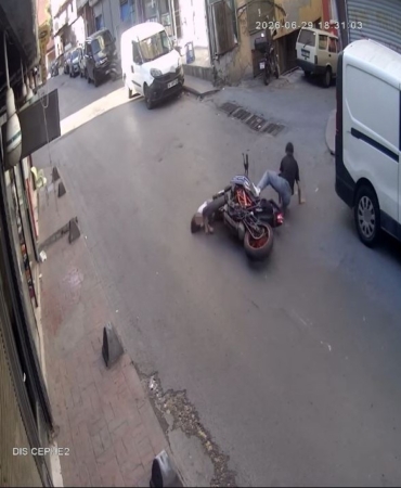 beyoglunda-scooter-kullanan-4-yasindaki-cocuga-motosiklet-carpti-4aqpeCr3.jpg