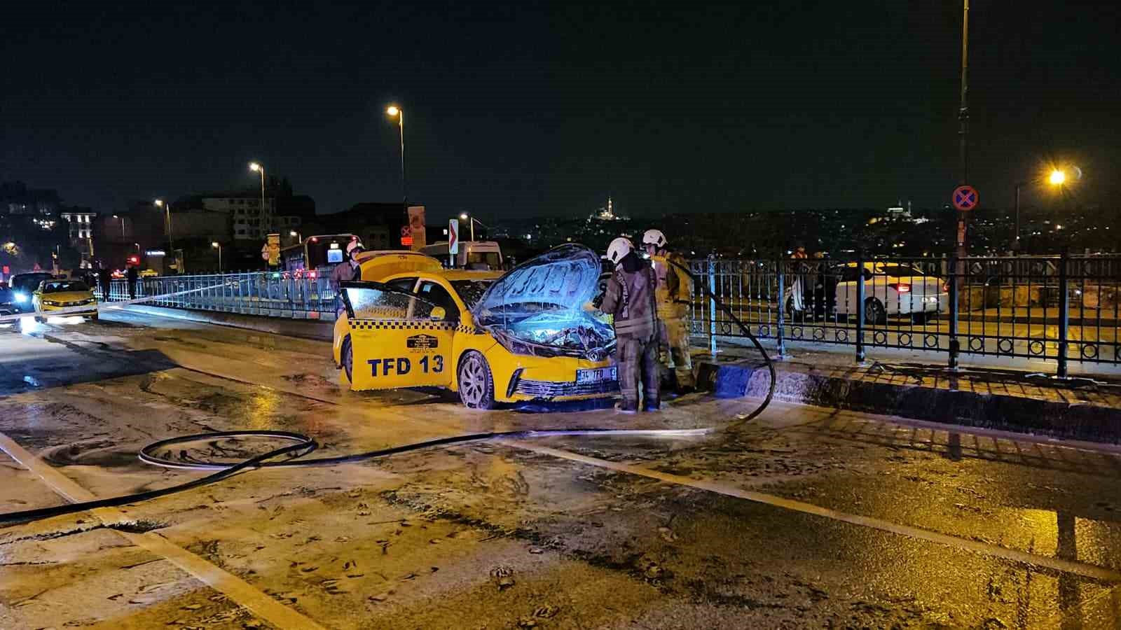 beyoglunda seyir halindeki ticari taksi alev alev yandi 7 LviCAERV
