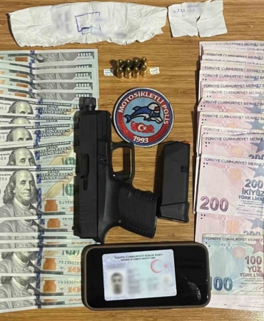 beyoglunda-suphe-uzerine-durdurulmak-istenen-supheli-firari-cikti-GfeR2TWt.jpg