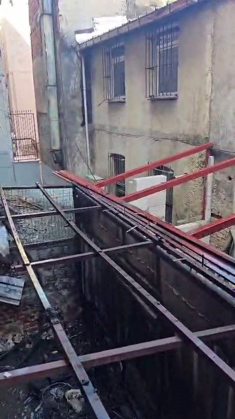 beyoglunda yanginda mahsur kalan 2 kisi itfaiye ekiplerince kurtarildi 1
