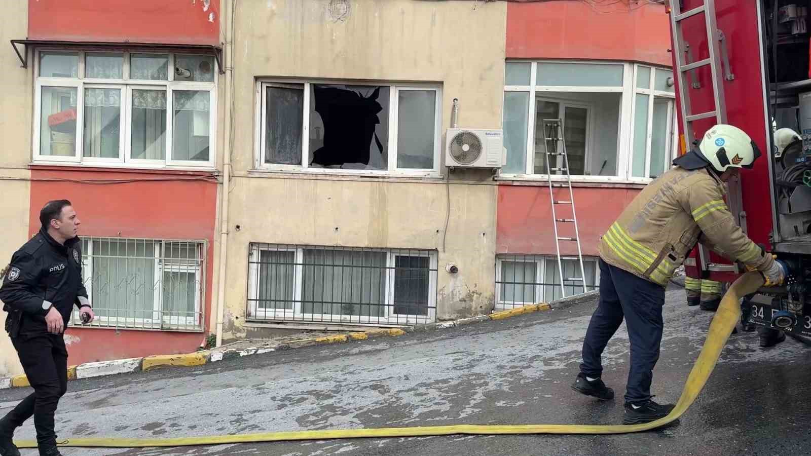beyoglunda yanginda olen kedisinin basinda sinir krizi gecirdi 2 JVpzbSCj