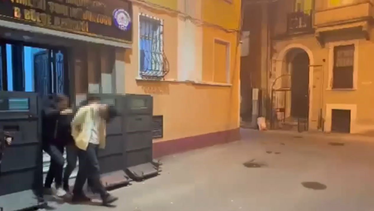 beyoglunda yankesicilik yapan supheli yakalandi 1 nFNr3LjE