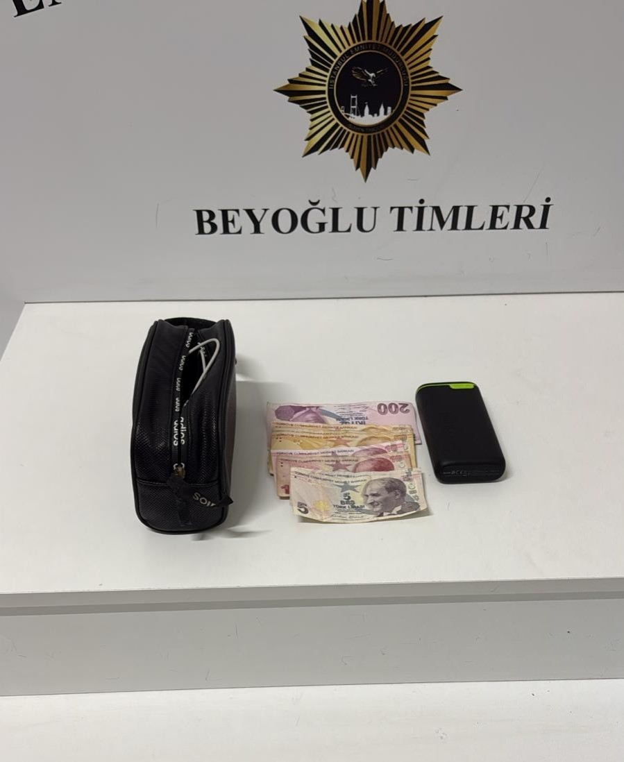 beyoglunda yardim yalaniyla yankesicilik yaptilar sucustu yakalandilar 0 jGR47lLR