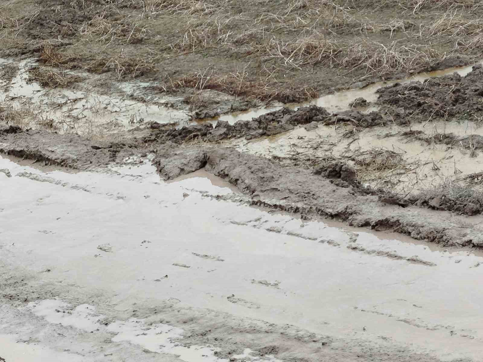 beypazari adaoren yolu heyelan nedeniyle trafige kapatildi 1 AkuXcTs3