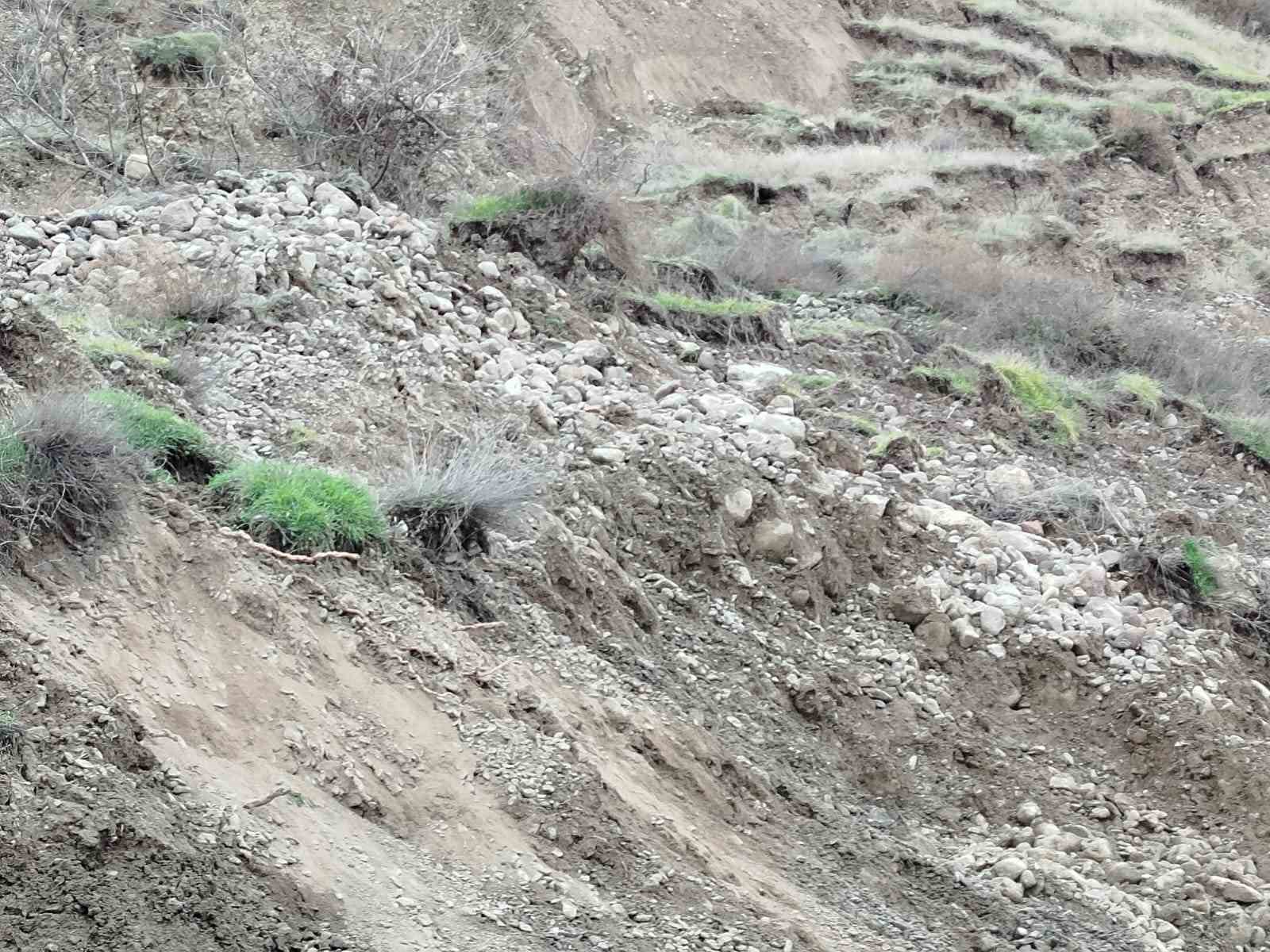 beypazari adaoren yolu heyelan nedeniyle trafige kapatildi 4 RTfJaiC3